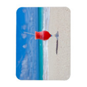Frostiger Strawberry Drink am Strand Magnet (Vertikal)