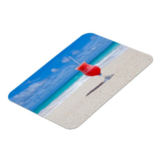 Frostiger Strawberry Drink am Strand Magnet (Linke Seite)