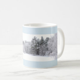 Frostiger Winterwald und Frostteich Panorama Kaffeetasse