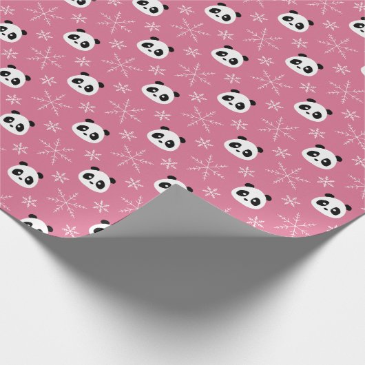 Frosty Berry Pink - Niedliche Pandas mit Schneeflo Geschenkpapier (Ecke)