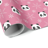 Frosty Berry Pink - Niedliche Pandas mit Schneeflo Geschenkpapier (Rolleneckpunkt)