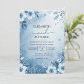 Frosty Blue Floral Bloom Wedding Einladung (Stehend Vorderseite)