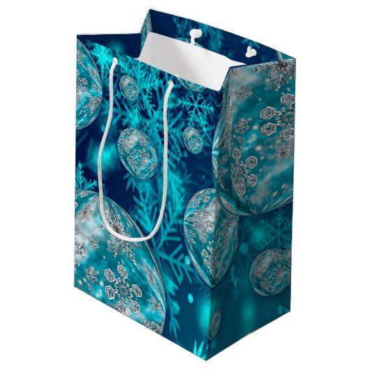 Frosty Blue Snowflake Bubbles Holiday Mittlere Geschenktüte (Rückseite Schrägansicht)