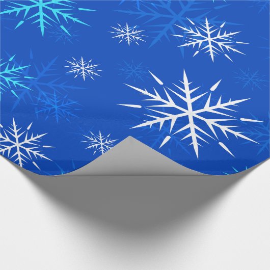 Frosty Blue Snowflake Wrapping Paper Geschenkpapier (Ecke)