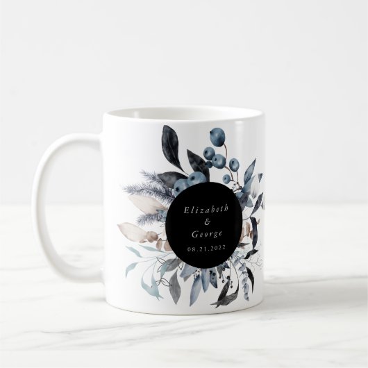 Frosty Dusty Blue Winter Floral Monogram Wedding Kaffeetasse (Links)