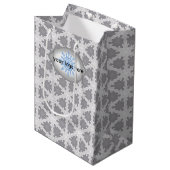 Frosty Grey White Grid Mittlere Geschenktüte (Vorderseite Schrägansicht)