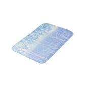 Frosty MIsty Trees Baby Blue Badematte (Schrägansicht)