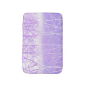 Frosty Misty Trees in Lilac Lavender Badematte (Vorderseite Vertikal)