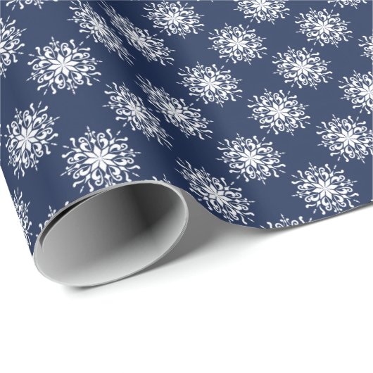 Frosty Snowflake Design on a Midnight Blue Sky Geschenkpapier (Rolleneckpunkt)