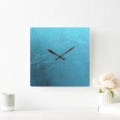 Frozen Water Ice Blue Frost Chic Winter Metallic Quadratische Wanduhr (Zuhause)