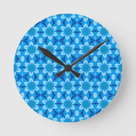 Frozen White Flowers Runde Wanduhr
