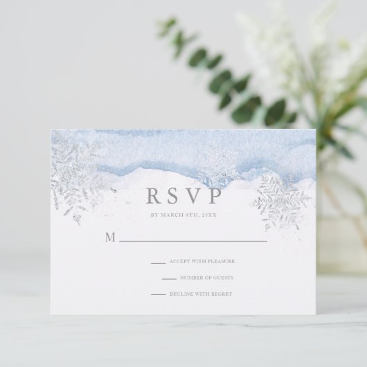 Frozen Winter Silver Snowflakes Hochzeit RSVP (Stehend Vorderseite)