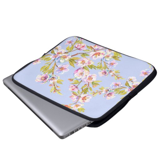 Früchte blühender Apfel- oder Kirschbäume auf der Laptopschutzhülle (Vorne Knopf)