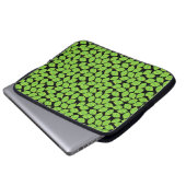 Fruchtige grüne Limes, schwarzer Hintergrund, um s Laptopschutzhülle (Vorne Knopf)