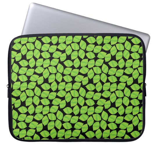 Fruchtige grüne Limes, schwarzer Hintergrund, um s Laptopschutzhülle (Vorderseite)