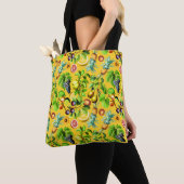 Fruchtmuster auf gelbem Hintergrund Tasche (Von Nahem)
