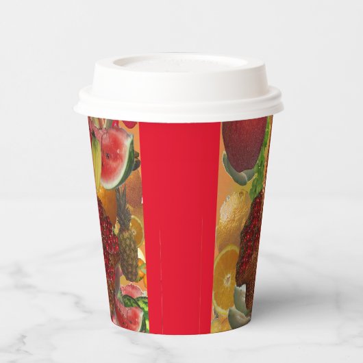 Fruchtsaft aus Papier Pappbecher (Links)