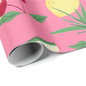 Fruchtsäfte auf rosafarbenem Hintergrund. Geschenkpapier (Rolleneckpunkt)