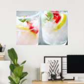 Fruchtwasser mit Zitronen und Erdbeeren Poster (Heimbüro)