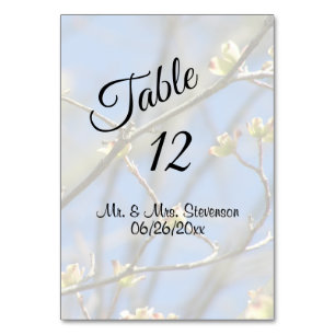 Frühjahrsblüten mit schwarzem Namen und Datum Tischnummer