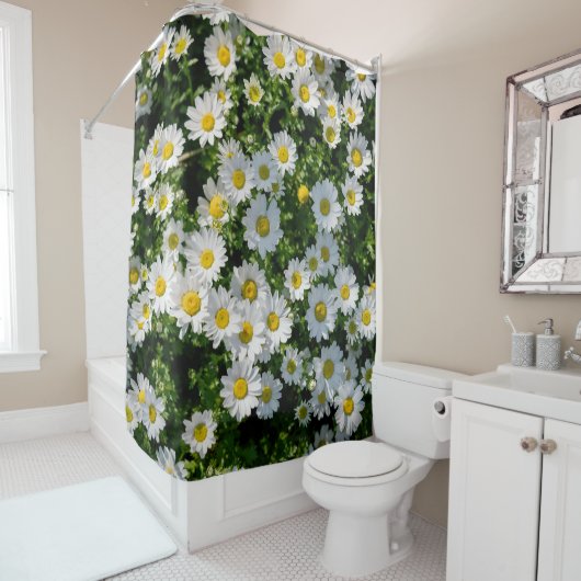 Frühjahrsdaisy Field: Serene Hintergrund Duschvorhang (Beispiel)