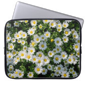Frühjahrsdaisy Field: Serene Hintergrund Laptopschutzhülle (Vorderseite)