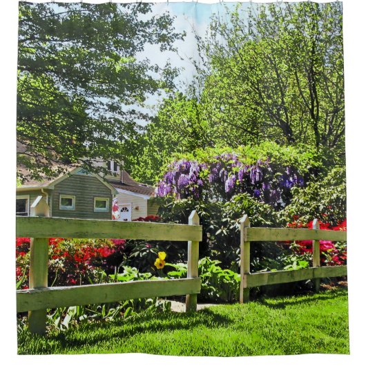 Frühjahrsgarten mit Wisteria Duschvorhang (Vorderseite)