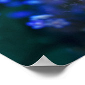 Frühjahrsschmetterling auf blauer Blume Poster (Ecke)