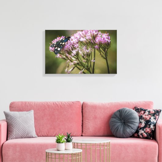 Frühjahrsschmetterling auf Wildblumen Leinwanddruck (Insitu (Wohnzimmer))
