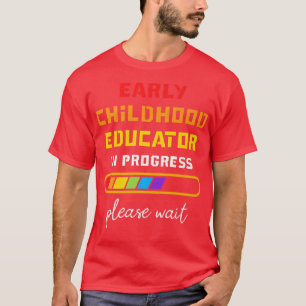 Frühkindliche Erzieherin in Gestalt des zukünftige T-Shirt
