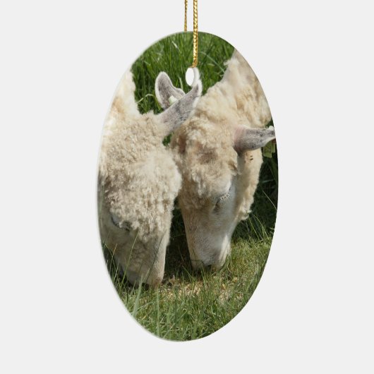 Frühling/Ostern: Zwei Lämmer das gleiche Gras, Keramik Ornament (Rechts)