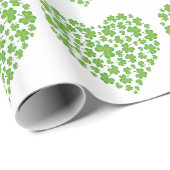 Frühlings-grünes irisches Kleeblatt-Herz Geschenkpapier (Rolleneckpunkt)