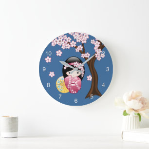 Frühlings-Kokeshi-Puppe - Niedliche japanische Gei Große Wanduhr