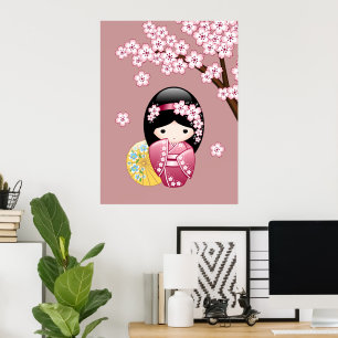Frühlings-Kokeshi-Puppe - Süße japanische Geisha a Poster