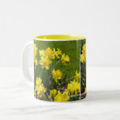 Frühlings-Narzissen-Tasse Zweifarbige Tasse (Vorderseite Links)