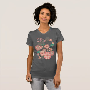 Frühlings-Pfirsichgarten Fliegender Pfau Blumenorn T-Shirt