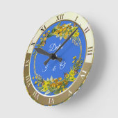 Frühlingsbecher Blume in den Wolken Runde Wanduhr (Winkel)