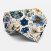 Frühlingsblaue und cremefarbene Blumen  Krawatte (Gerollt)