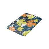 Frühlingsblume: Vintage Blütentextur Badematte (Schrägansicht)