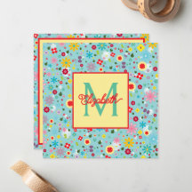 Frühlingsblumen auf aquablauem Monogramm