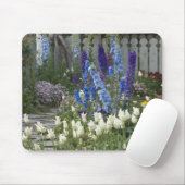 Frühlingsblumen auf einem Gartenweg, Georgien Mousepad (Mit Mouse)