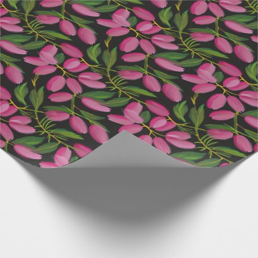 Frühlingsblumen auf schwarzem Hintergrund Geschenkpapier (Ecke)