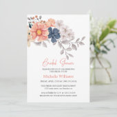 Frühlingsblumen Coral Navy Bridal Dusche Einladung (Stehend Vorderseite)