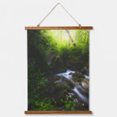 Frühlingsblumen im bezaubernden Flusswald Wandteppich Mit Holzrahmen (Vorderseite)