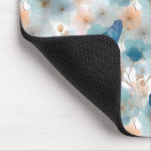 Frühlingsblumen im Vintage-Stil & blauer Schmetter Mousepad (Ecke)