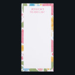 Frühlingsblumen Personalisierter Name Magnetischer Notizblock<br><div class="desc">Dieses Design zeichnet sich durch ein hübsches Federmuster mit bearbeitbarem Blume oben aus. #notepad #gifts #personalisiert #personalisiert #kitchen #Zuhause work #school #office #stationy</div>