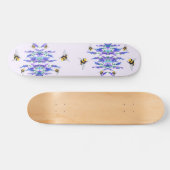 Frühlingsblumen und Bienen fliegen Skateboard (Horizontal)