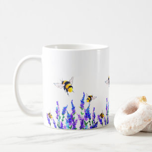 Frühlingsblumen und Bienen fliegende Tasse