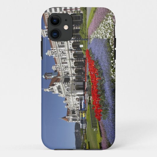 Frühlingsblumen und historischer Bahnhof, Case-Mate iPhone Hülle (Rückseite)