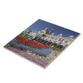 Frühlingsblumen und historischer Bahnhof, Fliese (Seite)